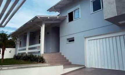 Casa grande a venda no Pio Corrêa em Criciúma. Leo Lombardi.