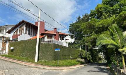 Casa para Venda em Criciúma, Lote Seis, 3 dormitórios, 1 suíte, 5 banheiros, 2 vagas
