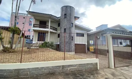 Casa para Venda em Criciúma, Pinheirinho, 4 dormitórios, 1 suíte, 4 banheiros, 2 vagas