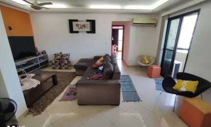 Apartamento de 03 dormitórios sendo 03 suítes e 03 sacadas.