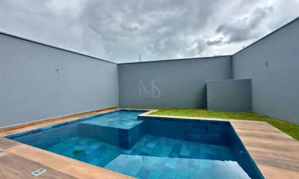 Sobrado Novo com Piscina no Bairro Saguaçú, com 03 suítes