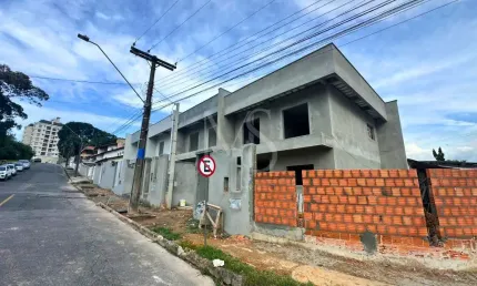 Sobrado Geminado à Venda – Bairro Costa e Silva (divisa com América)