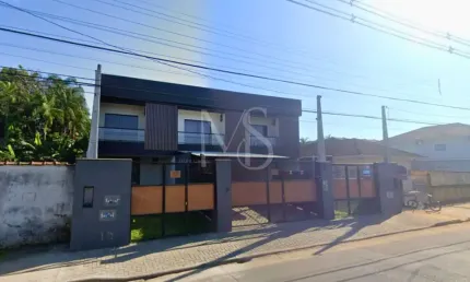 Sobrado Geminado Novo no Iririú – Moderno, Espaçoso e Pronto para Morar!