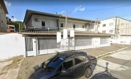 Amplo Sobrado isolado em Praia Grande no Canto do Forte.