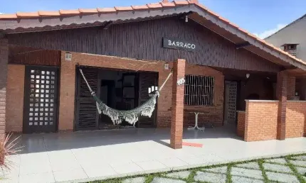 Linda casa isolada de 2 dormitórios com edícula em Praia Grande SP.