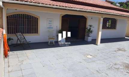 Casa ISOLADA com 3 suítes e vaga para 10 carros em Praia Grande SP.