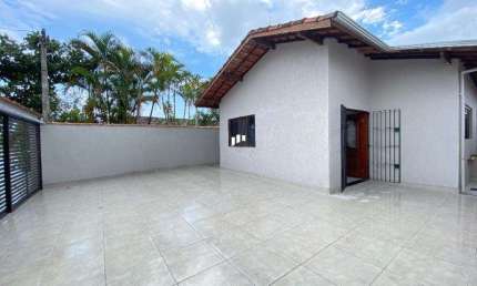 Casa isolada com edícula no Jardim Real em Praia Grande SP.