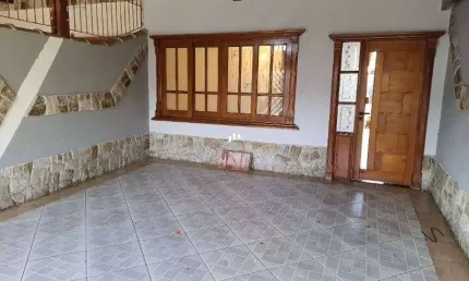 Casa de 3 dormitórios, lado praia em praia Grande SP.