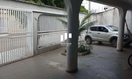 Casa isolada a 50 metros do mar em praia grande sp.