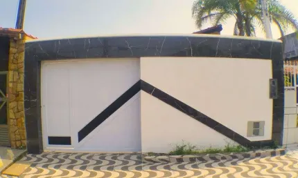 Casa reformada, com 2 dormitórios em Praia Grande SP