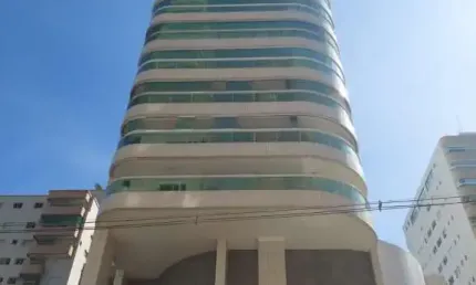 Apartamento com localização privilegiada em praia grande/sp.