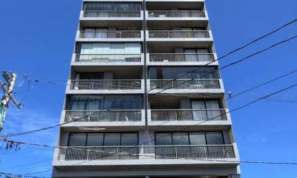 Apartamento de 2 dormitórios NOVO e mobiliado no Canto do Forte em Praia Grande SP