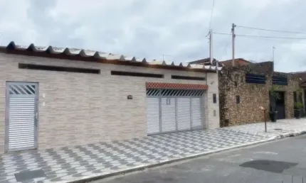 Casa com 5 quartos à venda na Rua Franklin Alves de Moura, 910, Vila Antártica, Praia Grande, 215 m2 por R$ 585.000