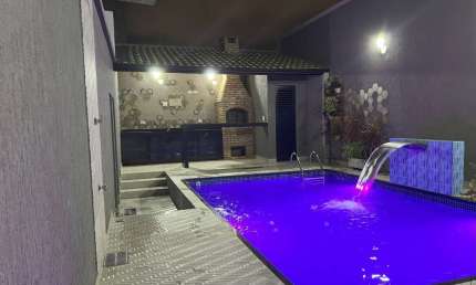 Casa de 2 dormitórios em condomínio com piscina em Praia Grande SP