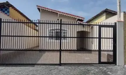Casa isolada com 2 domritórios próximo à praia em Praia Grande SP