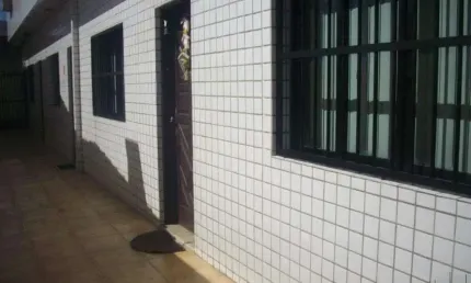 Casa com 2 quartos à venda na rua doutor cyro carneiro, 496, guilhermina, praia grande, 77 m2 por r$ 400.000