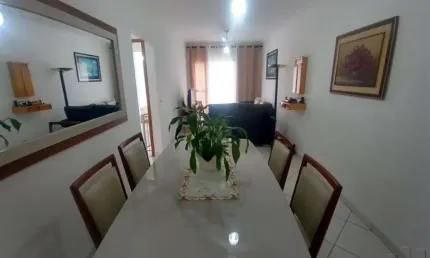 Apartamento de 2 dormitórios com vista lateral para o mar em praia grande sp.