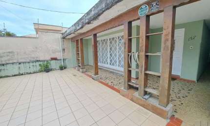 Casa muito espaçosa com 3 dormitória a 100m do mar em Praia Grande SP