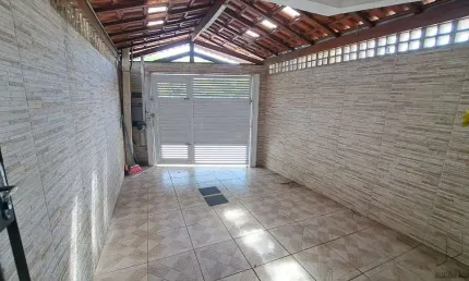 Imperdível Casa à Venda em Praia Grande-SP, Bairro Caiçara: 2 Quartos, 2 Suítes, 1 Sala, 3 Banheiros, 1 Vaga, 80m².