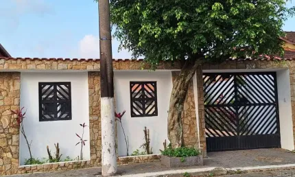 Imperdível! Casa à venda em Praia Grande-SP, Maracanã. 2 quartos, 2 suítes, 1 sala, 3 banheiros, 7 vagas de garagem, 129,60 m².