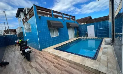 Casa à venda em Praia Grande-SP, bairro Maracanã: 3 quartos, 1 suíte, 1 sala, 3 banheiros, 3 vagas de garagem, 142m². Confira!