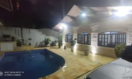 Imperdível casa à venda em Praia Grande-SP, bairro Flórida: 4 quartos, 3 suítes, 1 sala, 4 banheiros, 5 vagas de garagem, 187m²