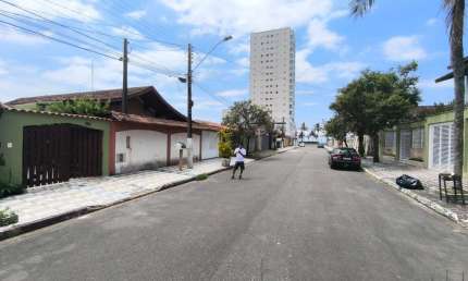 Casa à venda em Praia Grande-SP, bairro Flórida: 3 quartos, 3 suítes, 2 salas, 5 banheiros, 5 vagas, 232m² de área.