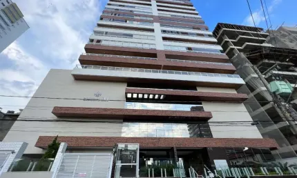Cobertura à venda na Guilhermina, Praia Grande-SP: 3 quartos, 3 suítes, 1 sala, 4 banheiros, 3 vagas, 130m². Confira!