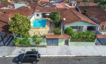 Casa à Venda em Praia Grande-SP: 3 Quartos, 1 Sala, 3 Banheiros, 10 Vagas de Garagem, 236,63 m² de Área no Bairro Real.
