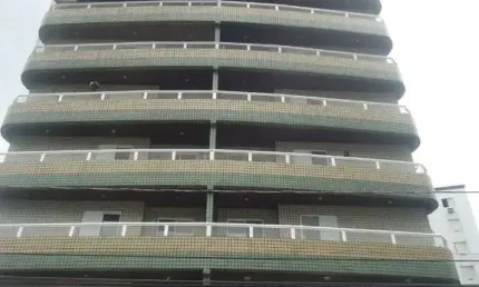 Apartamento à venda na guilhermina, praia grande-sp: 2 quartos, 1 suíte, 1 sala, 2 banheiros, 1 vaga, 81m².