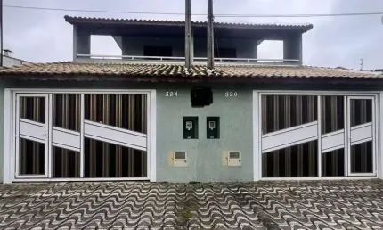 Imperdível casa à venda em Praia Grande-SP, Maracanã: 2 quartos, 2 suítes, 1 sala, 3 banheiros, 2 vagas - 132,60 m²!