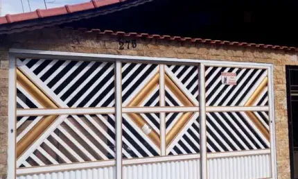 Casa à venda em Praia Grande-SP, Bairro Real: 2 quartos, 1 suíte, 1 sala, 2 banheiros, 2 vagas de garagem, 90,57 m² de área.