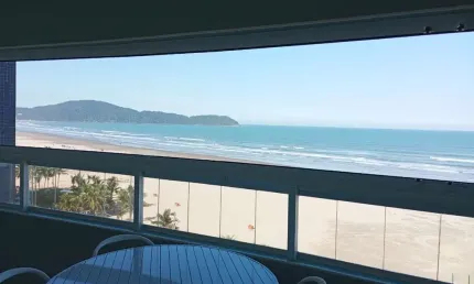 Imperdível: Apartamento à venda na Guilhermina, Praia Grande-SP, com 3 quartos, 1 suíte e 3 vagas de garagem.