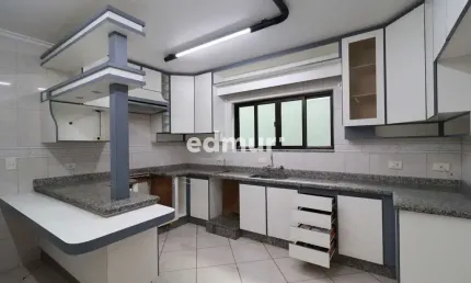 Casa com 3 quartos para alugar no Parque Jaçatuba, Santo André  por R$ 3.500