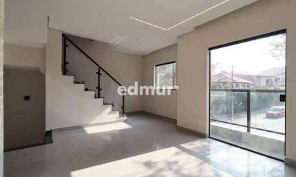 Casa com 3 quartos à venda no Parque Jaçatuba, Santo André  por R$ 800.000