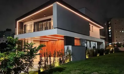 Belíssima Casa em condomínio fechado. Na praia Brava, Itajaí
