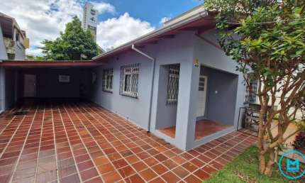 Aluguel casa com 04 dormitórios na praia de Balneário Camboriú