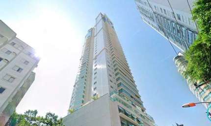 Apartamento com Vista Panorâmica, 3 Suítes e 2 Vagas a 1 Minuto da Praia em BC