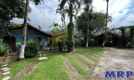 Casa a venda em Ubatuba, dentro de condomínio no bairro do Sertão da Quina a 3 km Praia de Maranduba.
