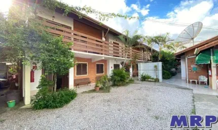 Chalés à venda em ubatuba com 16 apartamentos a 70 metros da praia da maranduba.