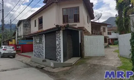 Ponto comercial á venda em Ubatuba na praia da Maranduba, fácil acesso à praia.