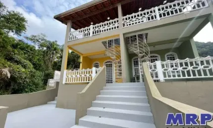 Casa com vista mar à venda na lagoinha em ubatuba, em condomínio, oportunidade.
