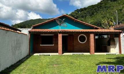 Casa com 3 dormitórios á venda em Ubatuba. Bairro Sertão da Quina. Casa com quintal.