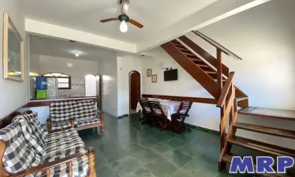Casa em condomínio à venda. Com dois dormitórios. Praia da Maranduba em Ubatuba. Aceita financiamento bancário.