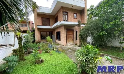 Casa com 3 suítes à venda em Ubatuba, Praia da Lagoinha, aceita financiamento.