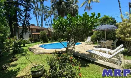 Casa com piscina a venda em Ubatuba, próximo à praia da Maranduba e das Cachoeiras!