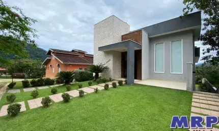 Casa à venda em condomínio na praia da lagoinha. ubatuba - sp. alto padrão.