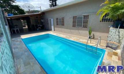 Casa com 3 dormitórios à venda na Praia da Maranduba. Com piscina. Aceita financiamento.