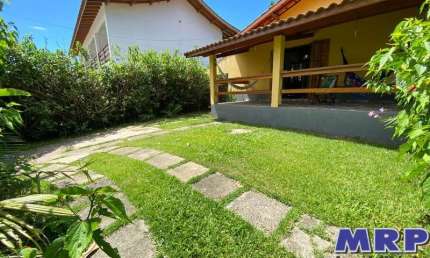 Casa à venda em Ubatuba, muito bem localizada no bairro da Maranduba a 150 metros da praia.