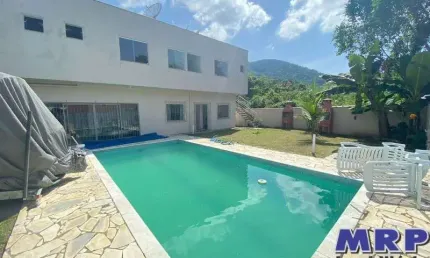 Praia da lagoinha em ubatuba. casa com 6 flats à venda. ideal para locações.
